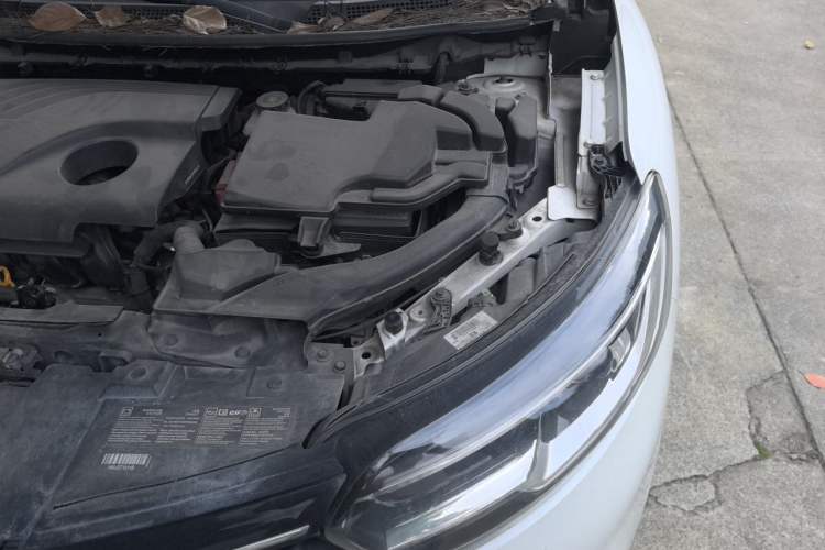Used Renault Kadjar 2017 2.0L Two-Wheel-Drive Leading Edition Engine Bay Left