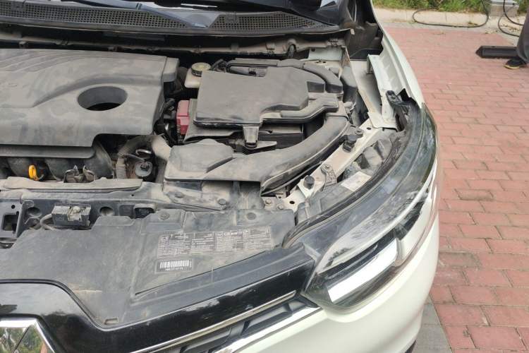 Used Renault Kadjar 2017 2.0L Two-Wheel Drive Comfort Edition Engine Bay Left