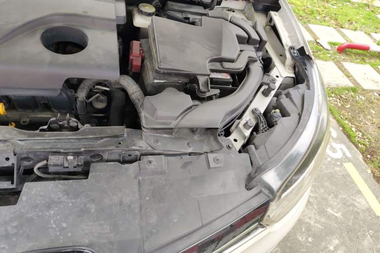 Used Renault Kadjar 2017 2.0L Two-Wheel-Drive Leading Edition Engine Bay Left