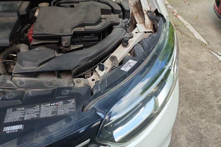 Used Renault Kadjar 2017 2.0L Two-Wheel-Drive Leading Edition Engine Bay Left