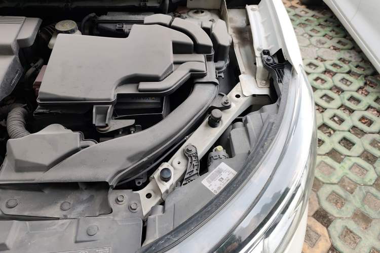 Used Renault Kadjar 2017 2.0L Two-Wheel Drive Comfort Edition Engine Bay Left