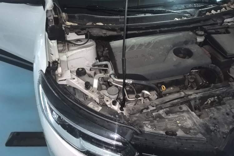 Used Renault Kadjar 2017 2.0L Two-Wheel-Drive Leading Edition Engine Bay Right