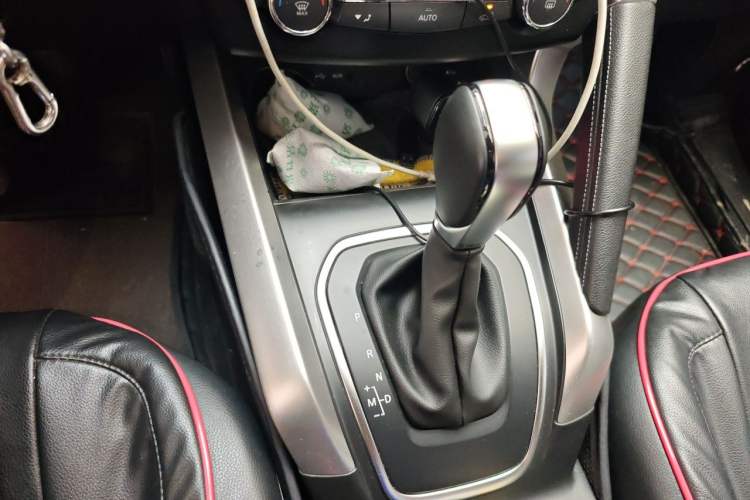 Used Renault Kadjar 2017 2.0L Two-Wheel Drive Comfort Edition Gear Lever