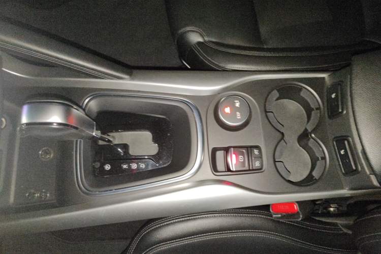 Used Renault Kadjar 2017 2.0L Two-Wheel Drive Luxury Edition Gear Lever
