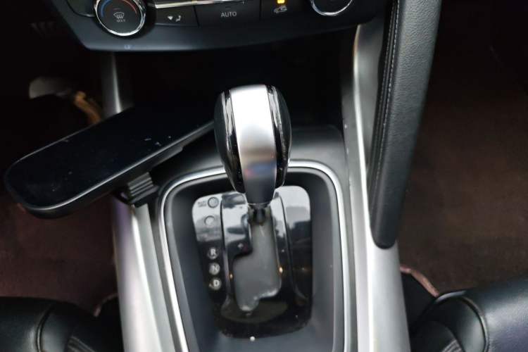 Used Renault Kadjar 2017 2.0L Two-Wheel-Drive Leading Edition Gear Lever
