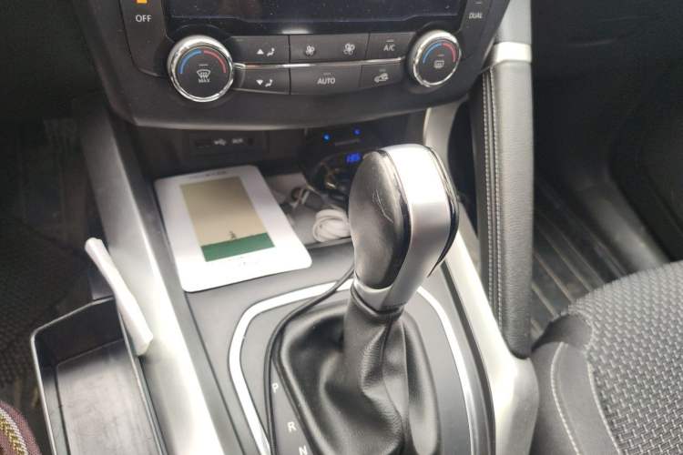 Used Renault Kadjar 2017 2.0L Two-Wheel Drive Comfort Edition Gear Lever
