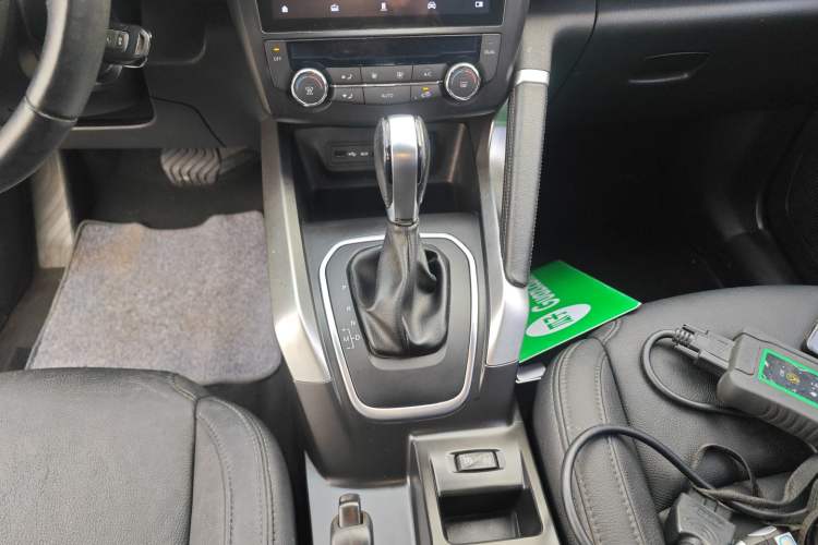 Used Renault Kadjar 2017 2.0L Two-Wheel Drive Comfort Edition Gear Lever