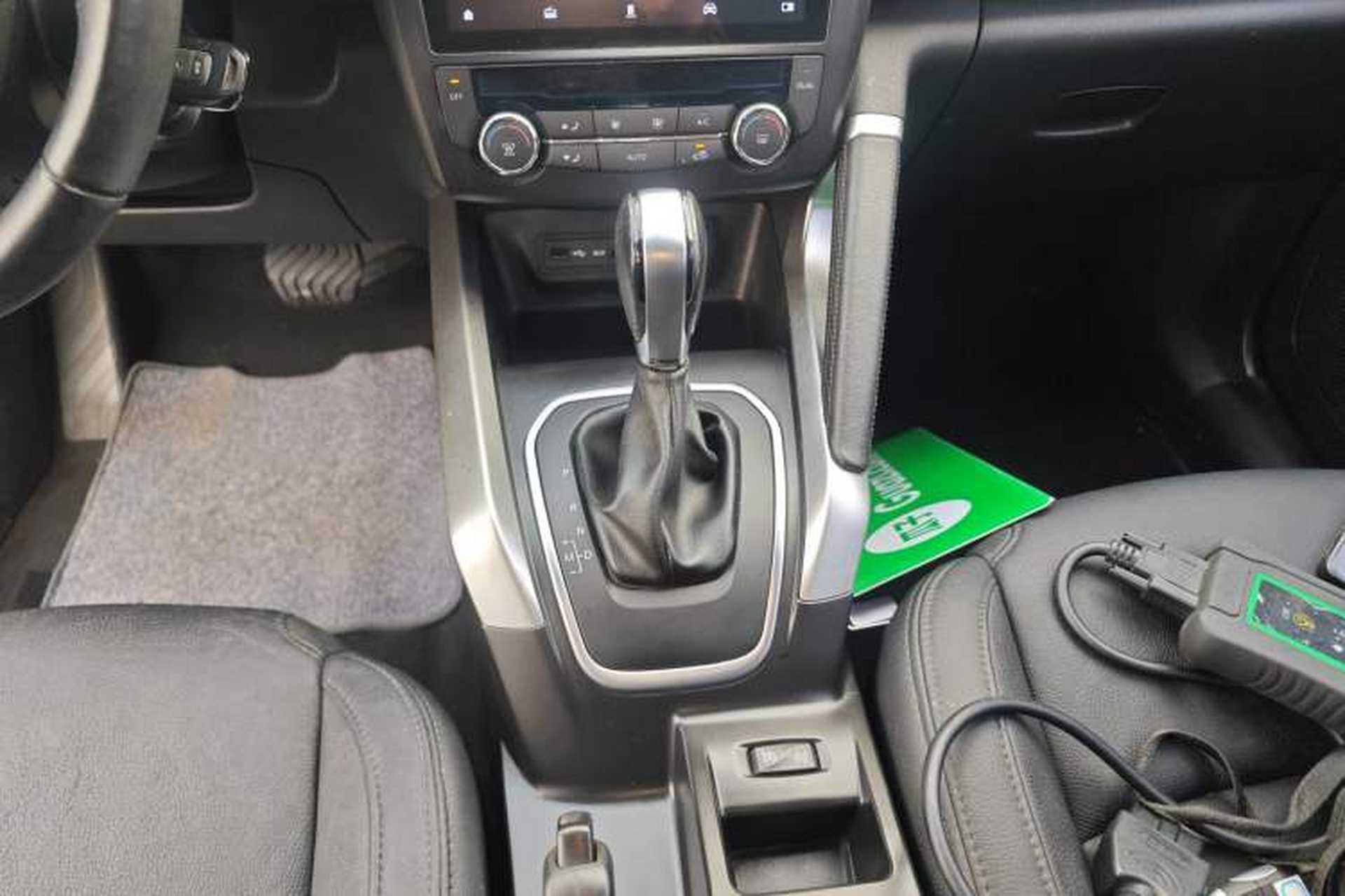 Used Renault Kadjar 2017 2.0L Two-Wheel Drive Comfort Edition Gear Lever