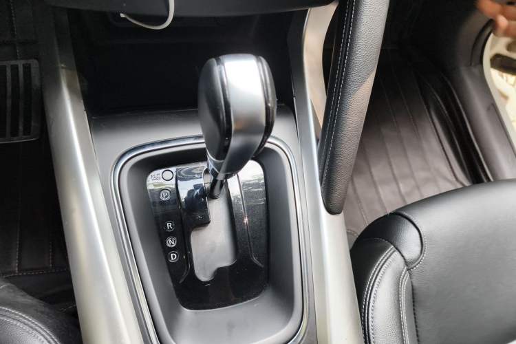 Used Renault Kadjar 2017 2.0L Two-Wheel Drive Luxury Edition Gear Lever