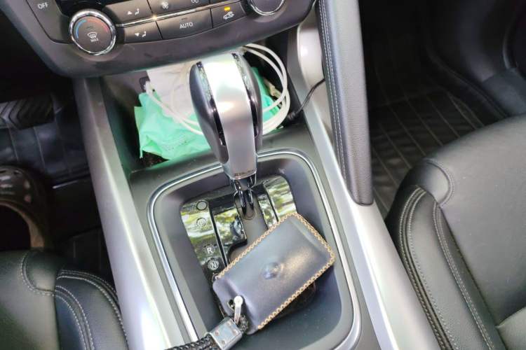 Used Renault Kadjar 2017 2.0L Two-Wheel Drive Luxury Edition Gear Lever
