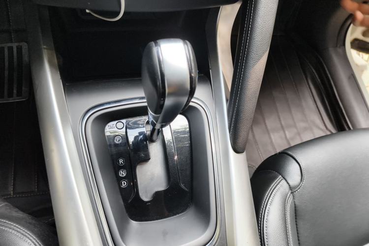 Used Renault Kadjar 2017 2.0L Two-Wheel Drive Luxury Edition Gear Lever