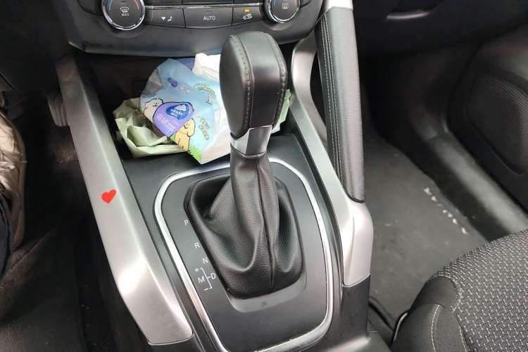 Used Renault Kadjar 2017 2.0L Two-Wheel Drive Comfort Edition Gear Lever
