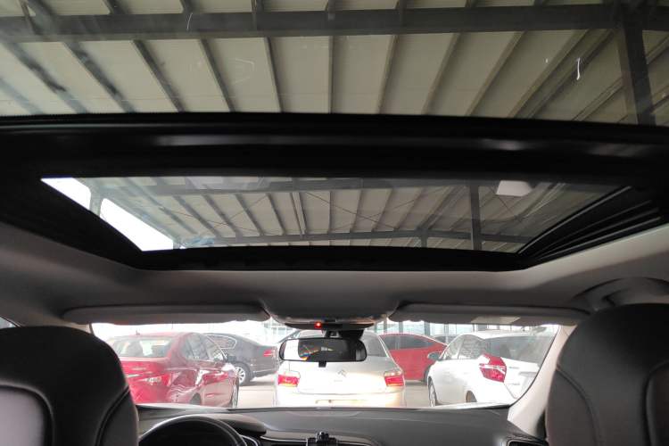 Used Renault Kadjar 2017 2.0L Two-Wheel-Drive Leading Edition Headliner