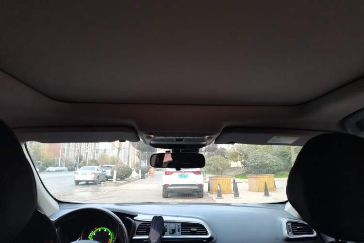 Used Renault Kadjar 2017 2.0L Two-Wheel Drive Comfort Edition Headliner