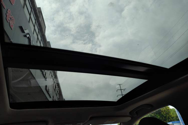 Used Renault Kadjar 2017 2.0L Two-Wheel Drive Comfort Edition Headliner