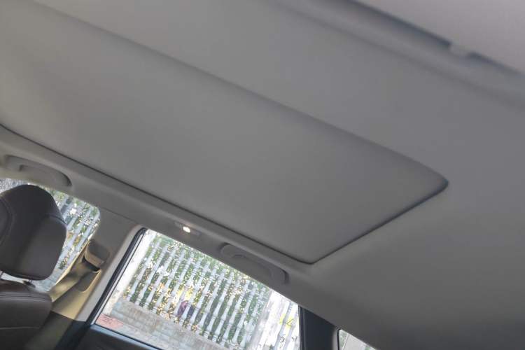Used Renault Kadjar 2017 2.0L Two-Wheel-Drive Leading Edition Headliner