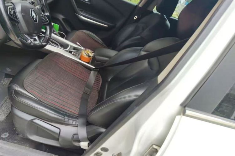 Used Renault Kadjar 2017 2.0L Two-Wheel-Drive Leading Edition Interior 2