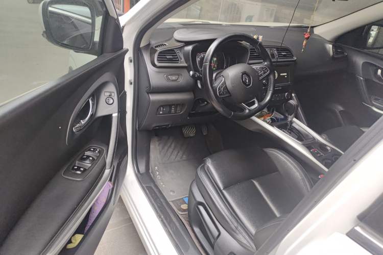 Used Renault Kadjar 2017 2.0L Two-Wheel-Drive Leading Edition Interior 3