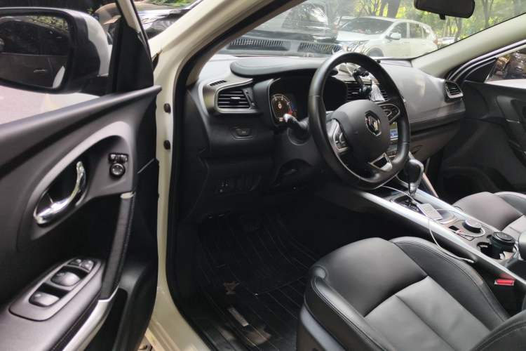 Used Renault Kadjar 2017 2.0L Two-Wheel Drive Luxury Edition Interior 3