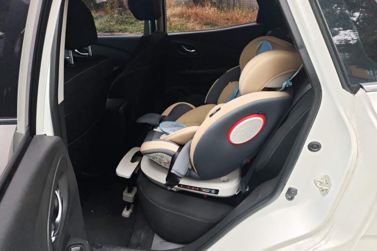 Used Renault Kadjar 2017 2.0L Two-Wheel Drive Comfort Edition Interior 4