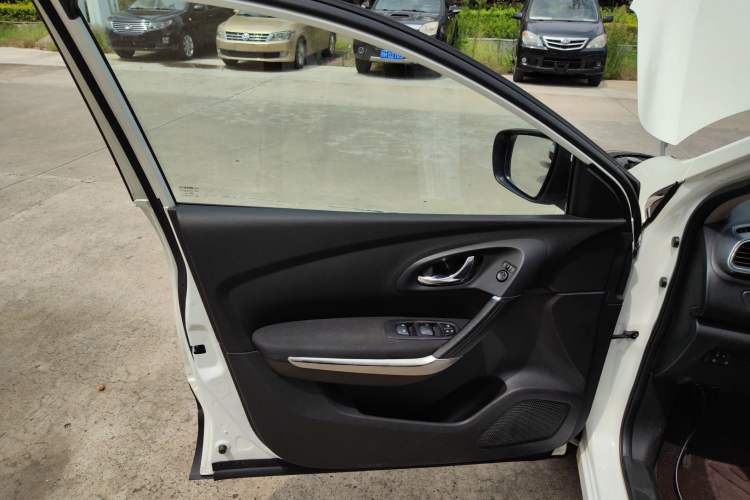 Used Renault Kadjar 2017 2.0L Two-Wheel Drive Comfort Edition Left Front Door Interior
