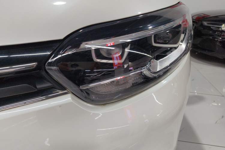 Used Renault Kadjar 2017 2.0L 120th Anniversary Limited Edition Left Front Headlight
