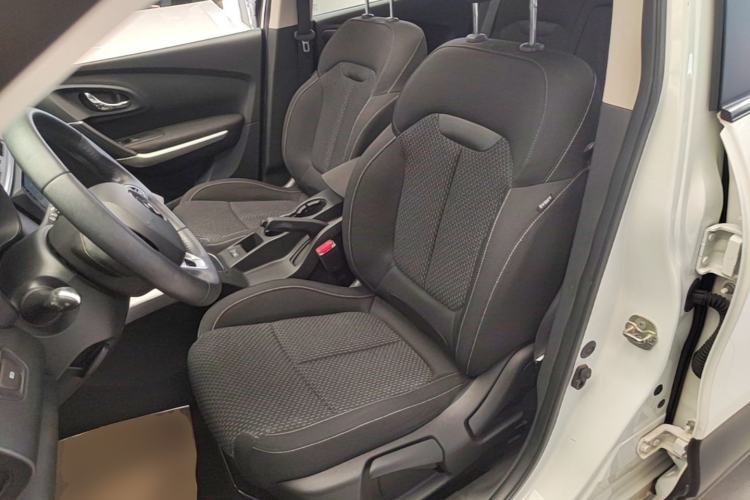 Used Renault Kadjar 2017 2.0L Two-Wheel Drive Comfort Edition Left Front Seat