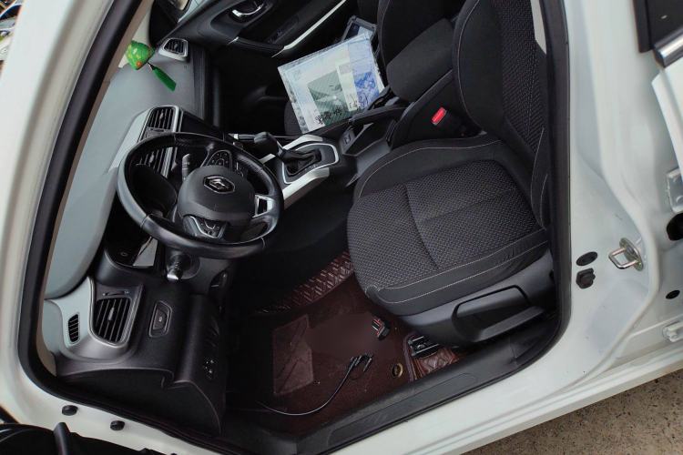 Used Renault Kadjar 2017 2.0L Two-Wheel Drive Comfort Edition Left Front Seat