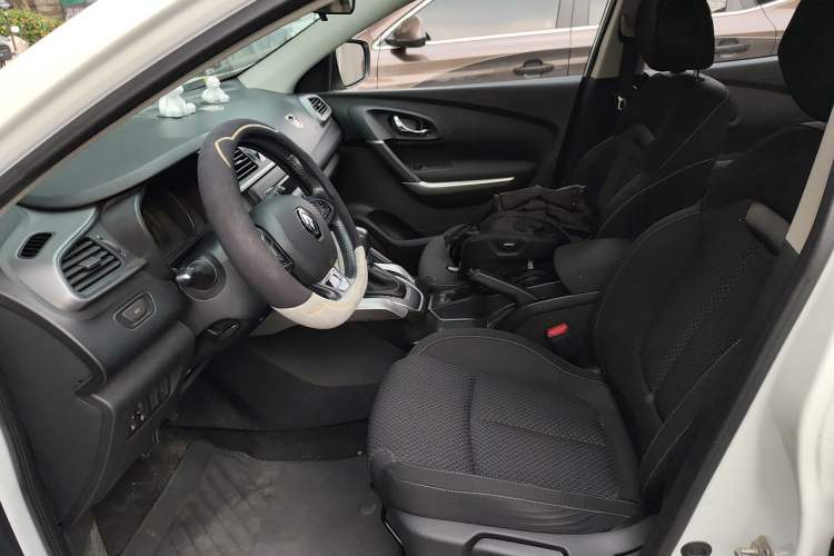 Used Renault Kadjar 2017 2.0L Two-Wheel Drive Comfort Edition Left Front Seat