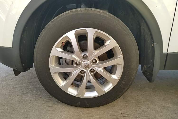 Used Renault Kadjar 2017 2.0L Two-Wheel Drive Fashion Edition Left Front Wheel Hub