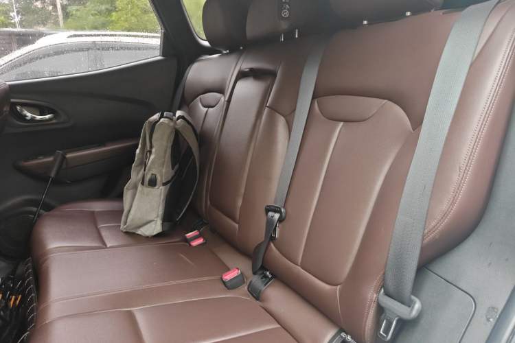 Used Renault Kadjar 2017 2.0L Two-Wheel-Drive Leading Edition Left Rear Seat