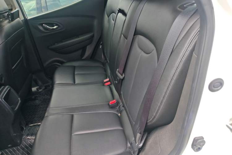 Used Renault Kadjar 2017 2.0L Two-Wheel-Drive Leading Edition Left Rear Seat