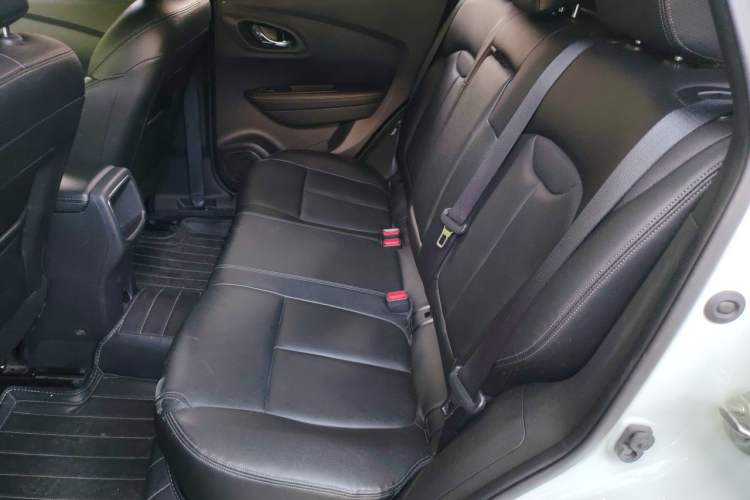 Used Renault Kadjar 2017 2.0L Two-Wheel Drive Luxury Edition Left Rear Seat