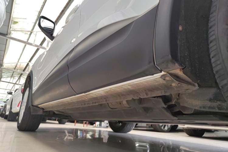 Used Renault Kadjar 2017 2.0L Two-Wheel Drive Comfort Edition Left Side Sill