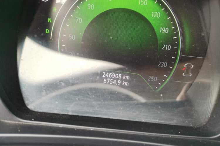 Used Renault Kadjar 2017 2.0L 120th Anniversary Limited Edition Odometer Close Up