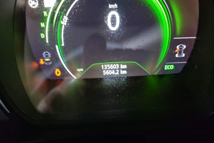 Used Renault Kadjar 2017 2.0L Two-Wheel-Drive Leading Edition Odometer Close Up