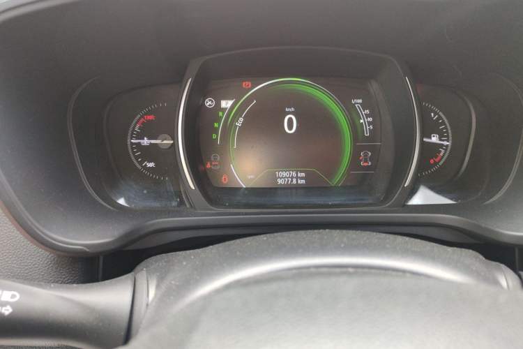 Used Renault Kadjar 2017 2.0L Two-Wheel Drive Comfort Edition Odometer Close Up