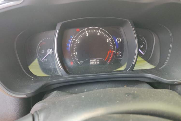 Used Renault Kadjar 2017 2.0L Two-Wheel Drive Luxury Edition Odometer Close Up