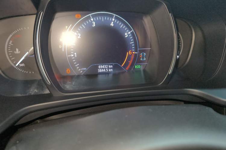 Used Renault Kadjar 2017 2.0L 120th Anniversary Limited Edition Odometer Close Up