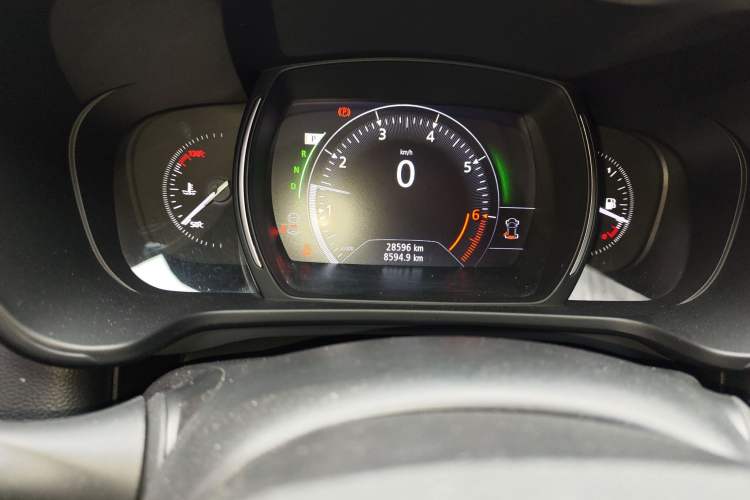 Used Renault Kadjar 2017 2.0L Two-Wheel Drive Comfort Edition Odometer Close Up