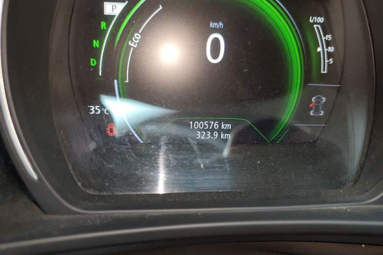 Used Renault Kadjar 2017 2.0L Two-Wheel Drive Comfort Edition Odometer Close Up