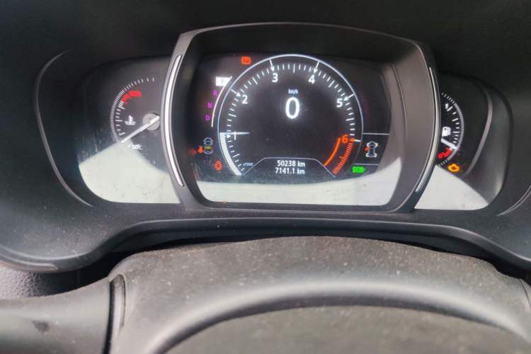 Used Renault Kadjar 2017 2.0L Two-Wheel-Drive Leading Edition Odometer Close Up