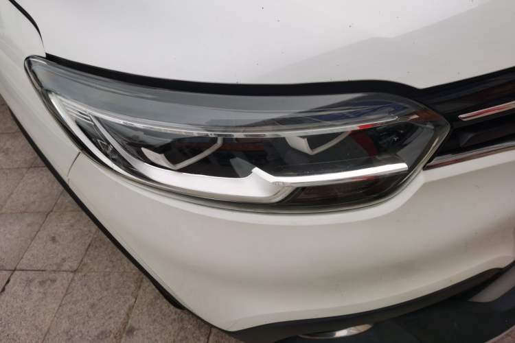 Used Renault Kadjar 2017 2.0L 120th Anniversary Limited Edition Right Front Headlight