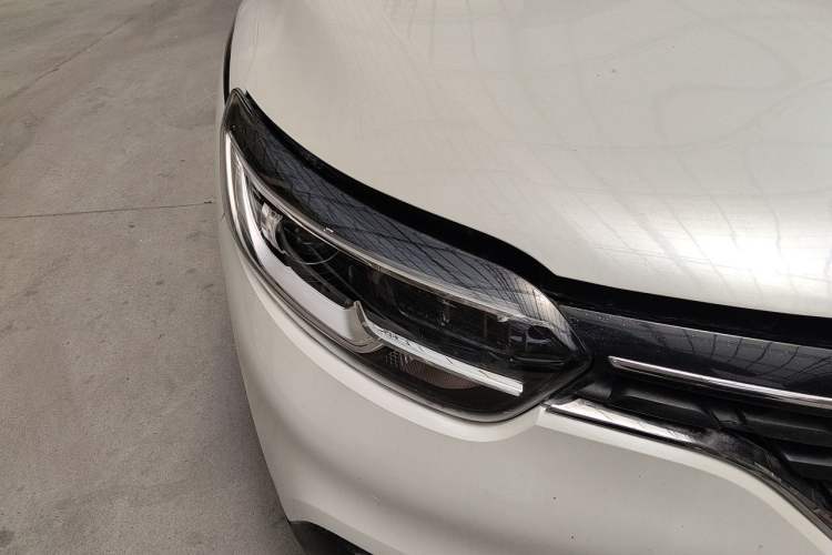 Used Renault Kadjar 2017 2.0L Two-Wheel Drive Comfort Edition Right Front Headlight