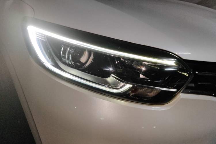 Used Renault Kadjar 2017 2.0L Two-Wheel Drive Luxury Edition Right Front Headlight