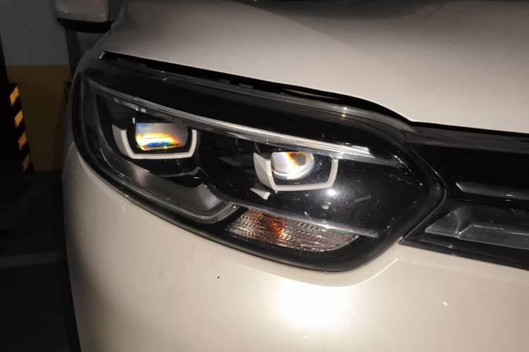 Used Renault Kadjar 2017 2.0L 120th Anniversary Limited Edition Right Front Headlight