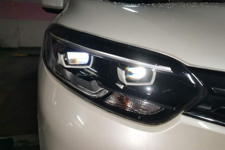 Used Renault Kadjar 2017 2.0L 120th Anniversary Limited Edition Right Front Headlight
