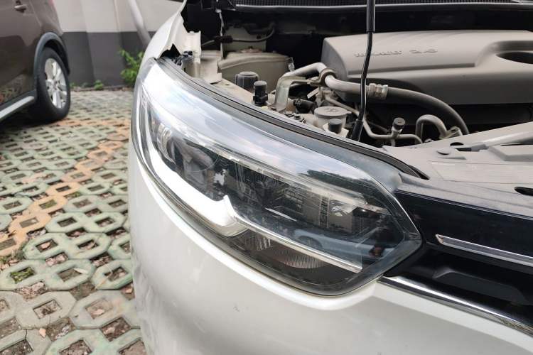 Used Renault Kadjar 2017 2.0L Two-Wheel Drive Comfort Edition Right Front Headlight