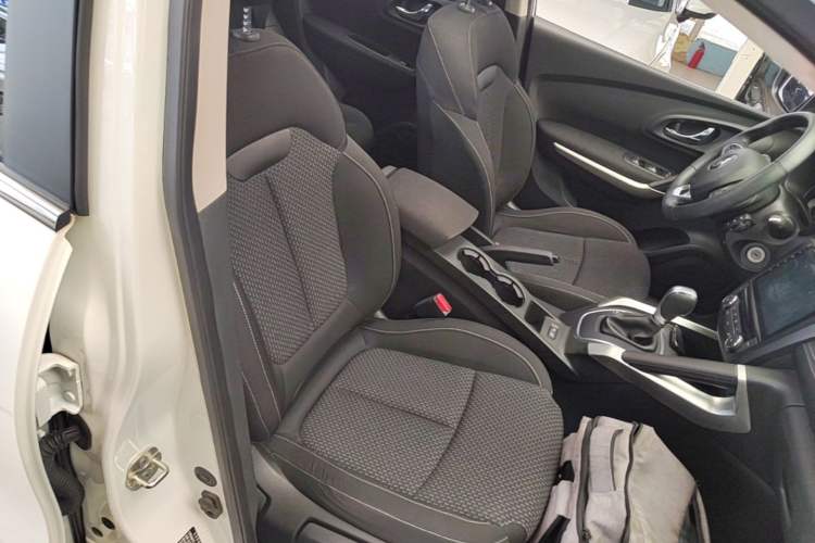 Used Renault Kadjar 2017 2.0L Two-Wheel Drive Comfort Edition Right Front Seat