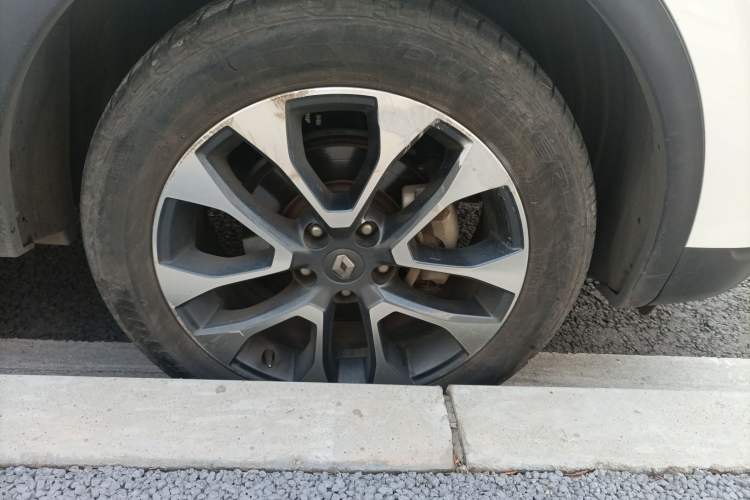 Used Renault Kadjar 2017 2.0L Four-Wheel Drive Premium Edition Right Front Wheel Hub